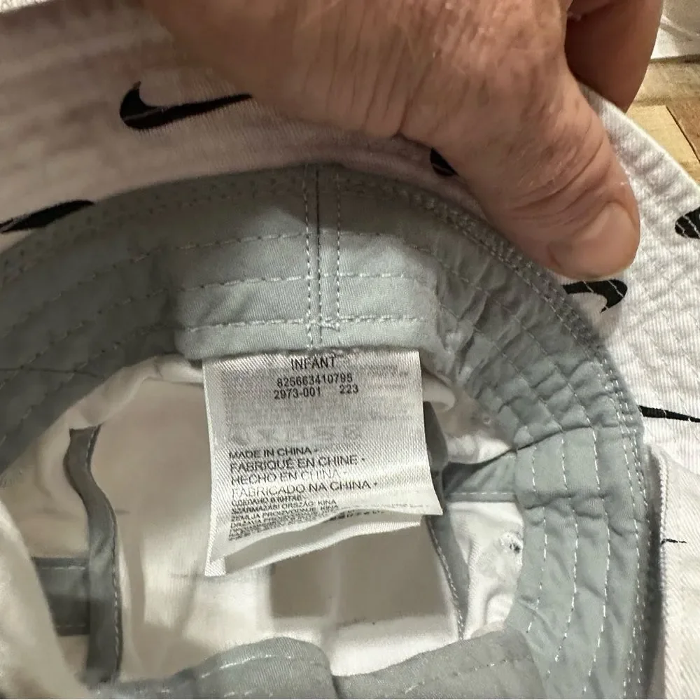 infant Nike bucket hat Adjustable strap